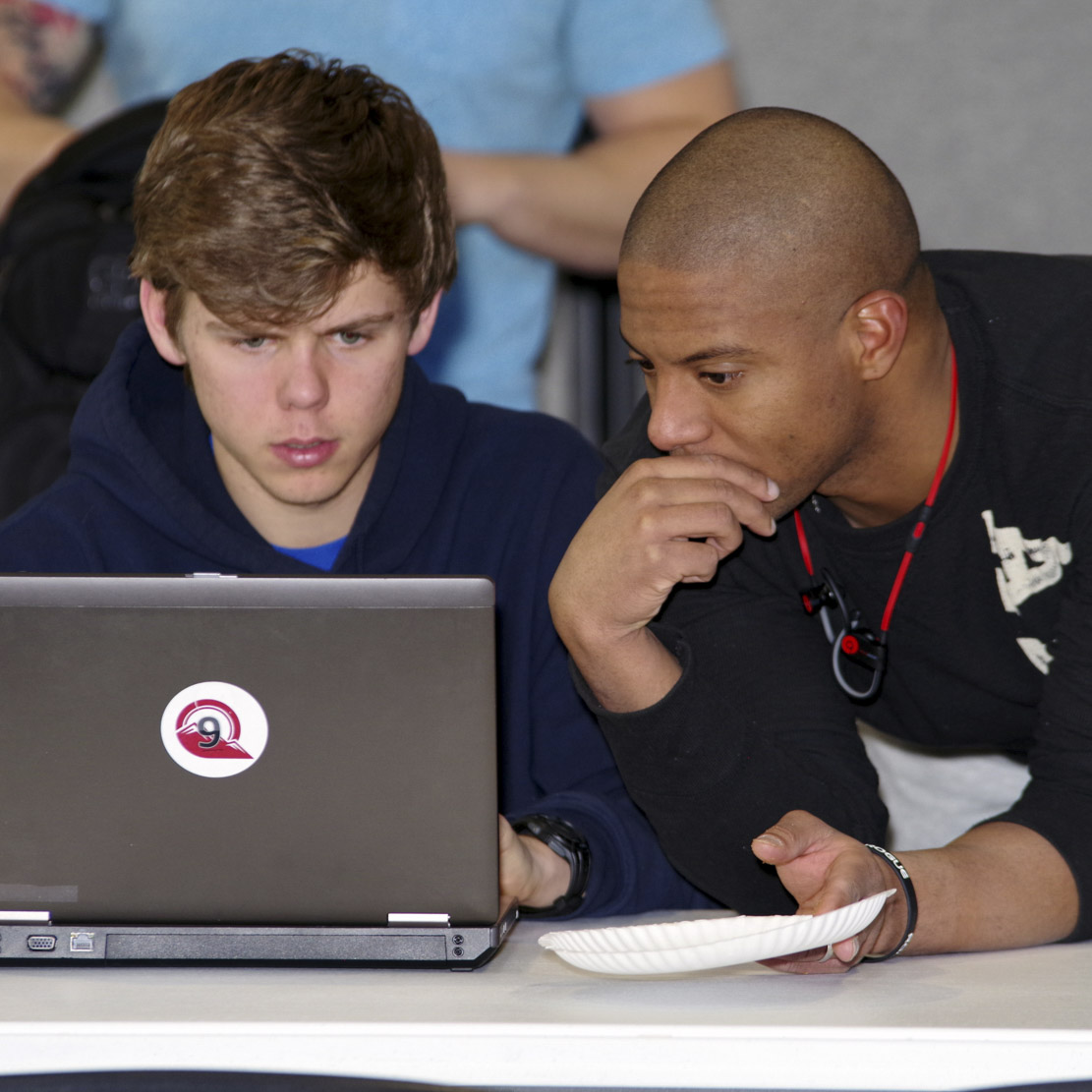 students studying on the computer 